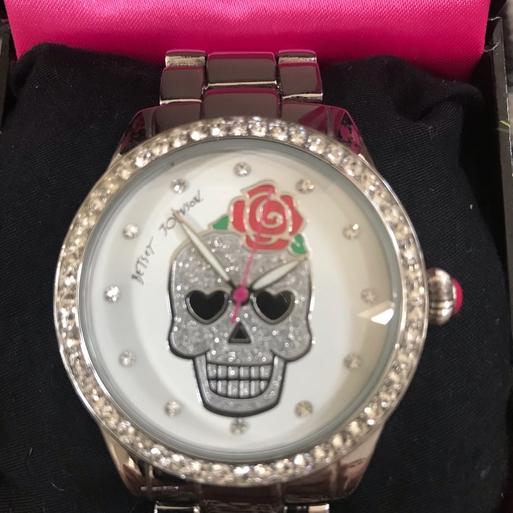 BETSEY JOHNSON SKULL WATCH